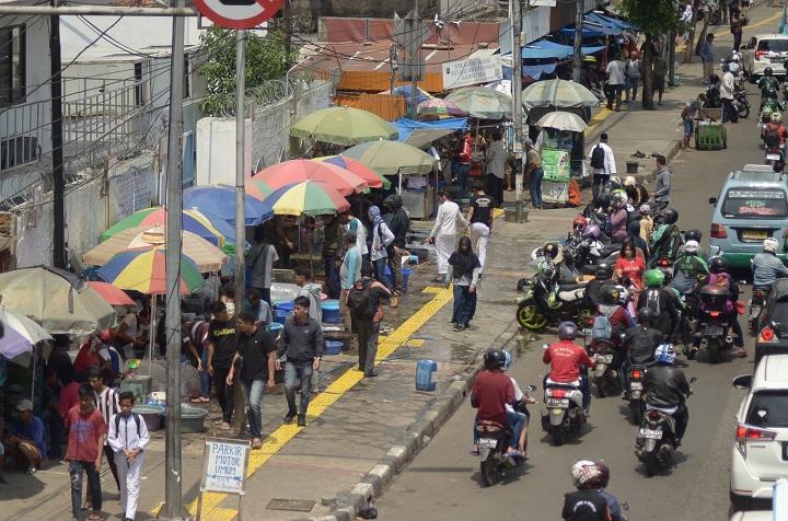 Trotoar Belum Steril
