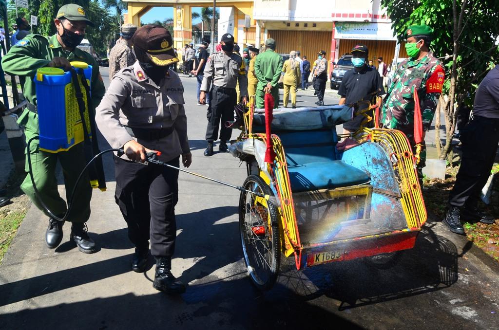 Semprotkan Disinfektan