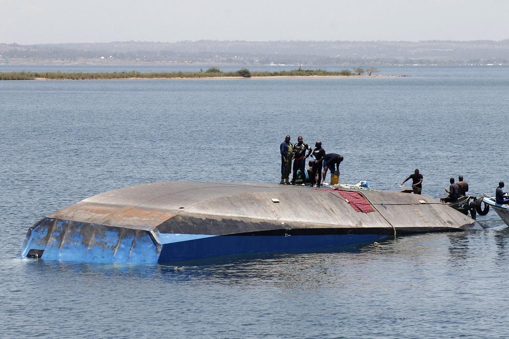 Ferry NV Nyerere Terbalik