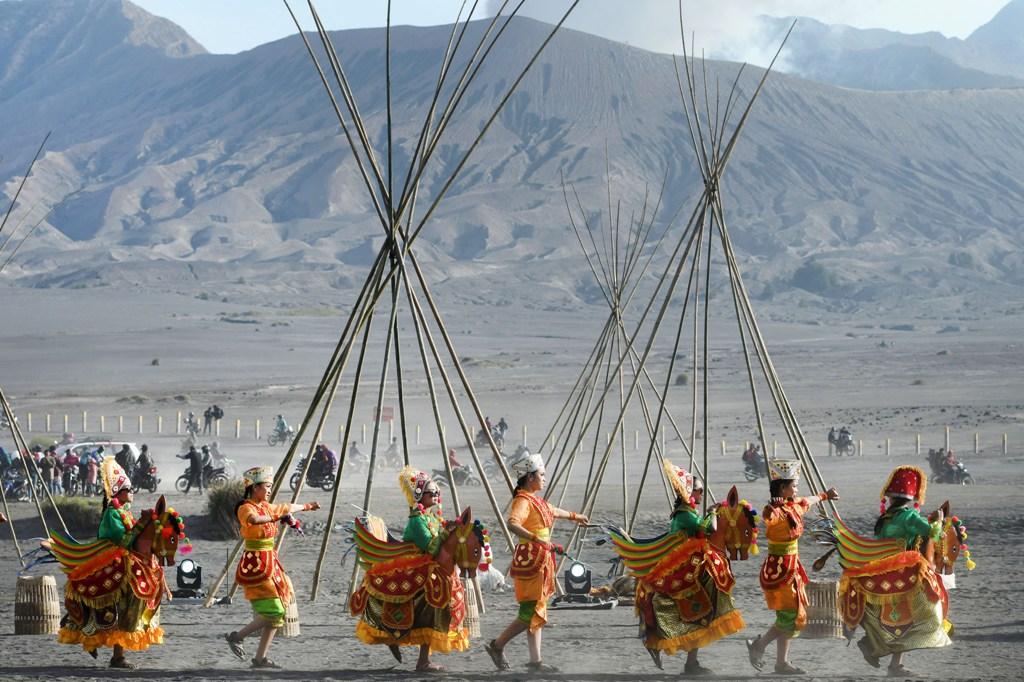MENYAMBUT KASADA