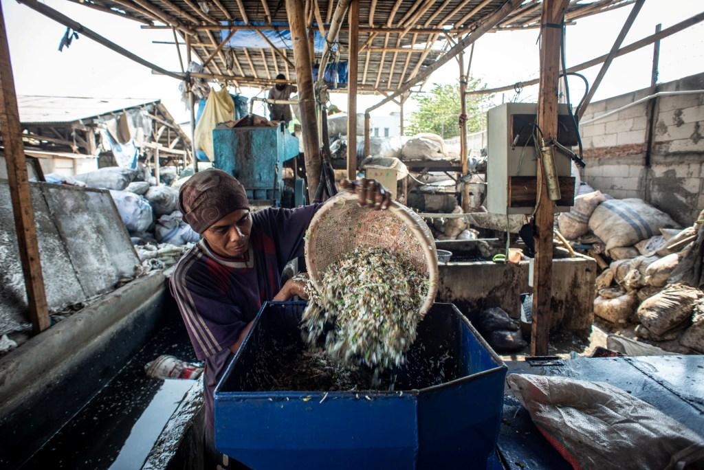 Bisnis Sampah Plastik
