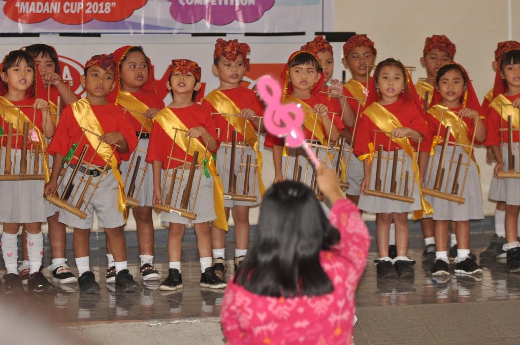 Lestarikan Angklung
