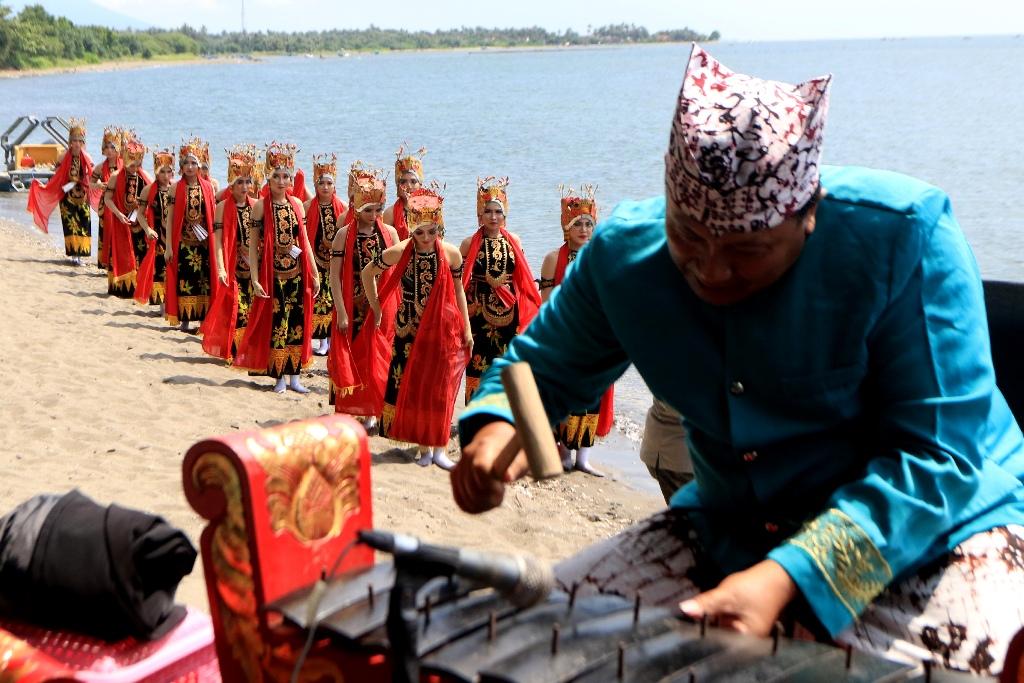 Menarik Kunjungan Wisatawan