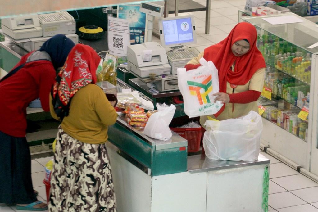 Kerajinan Limbah Pipa Bekas