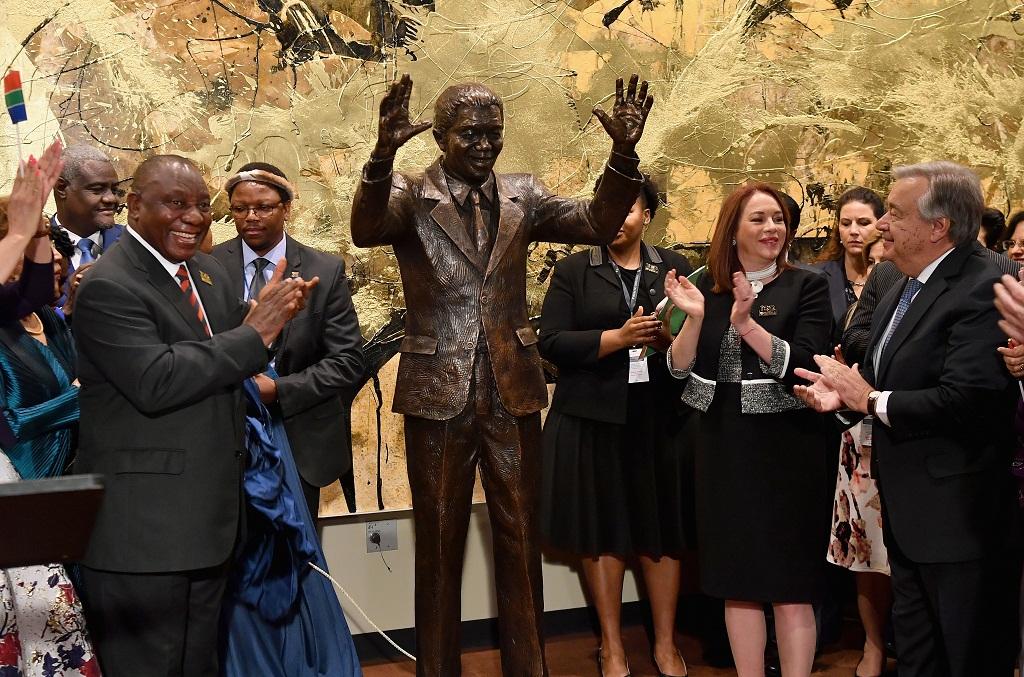 Patung Mandela