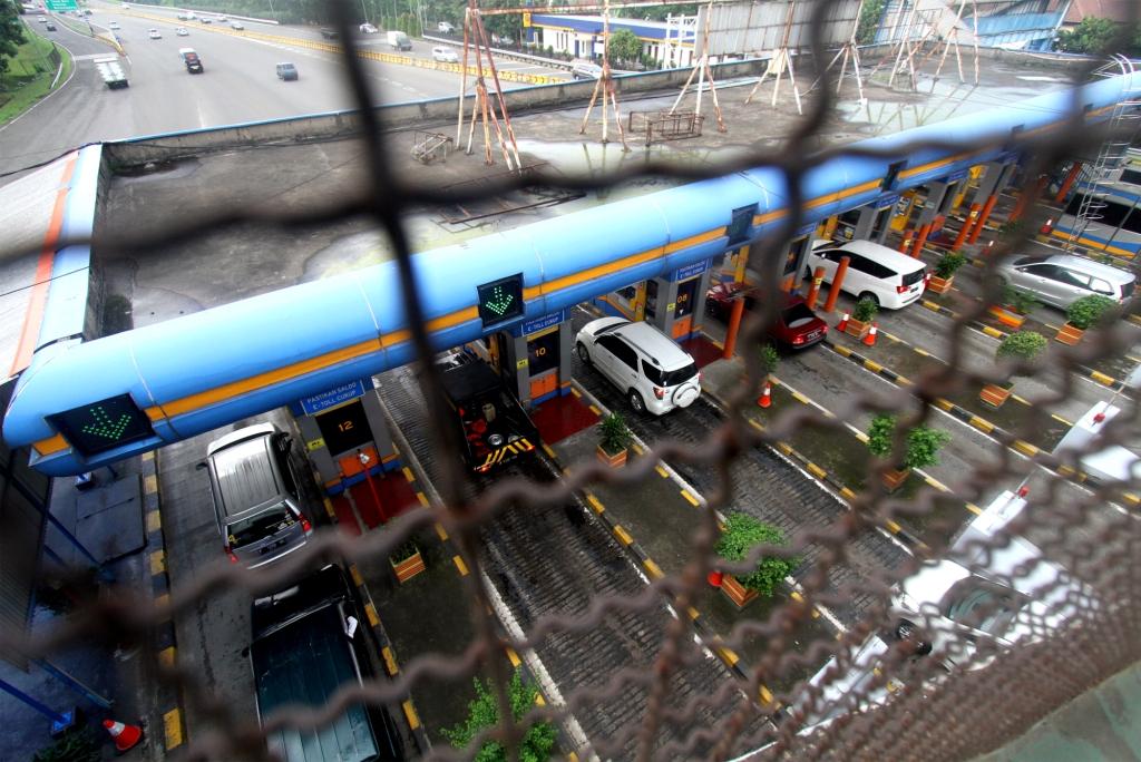 Lintasi Gerbang Tol