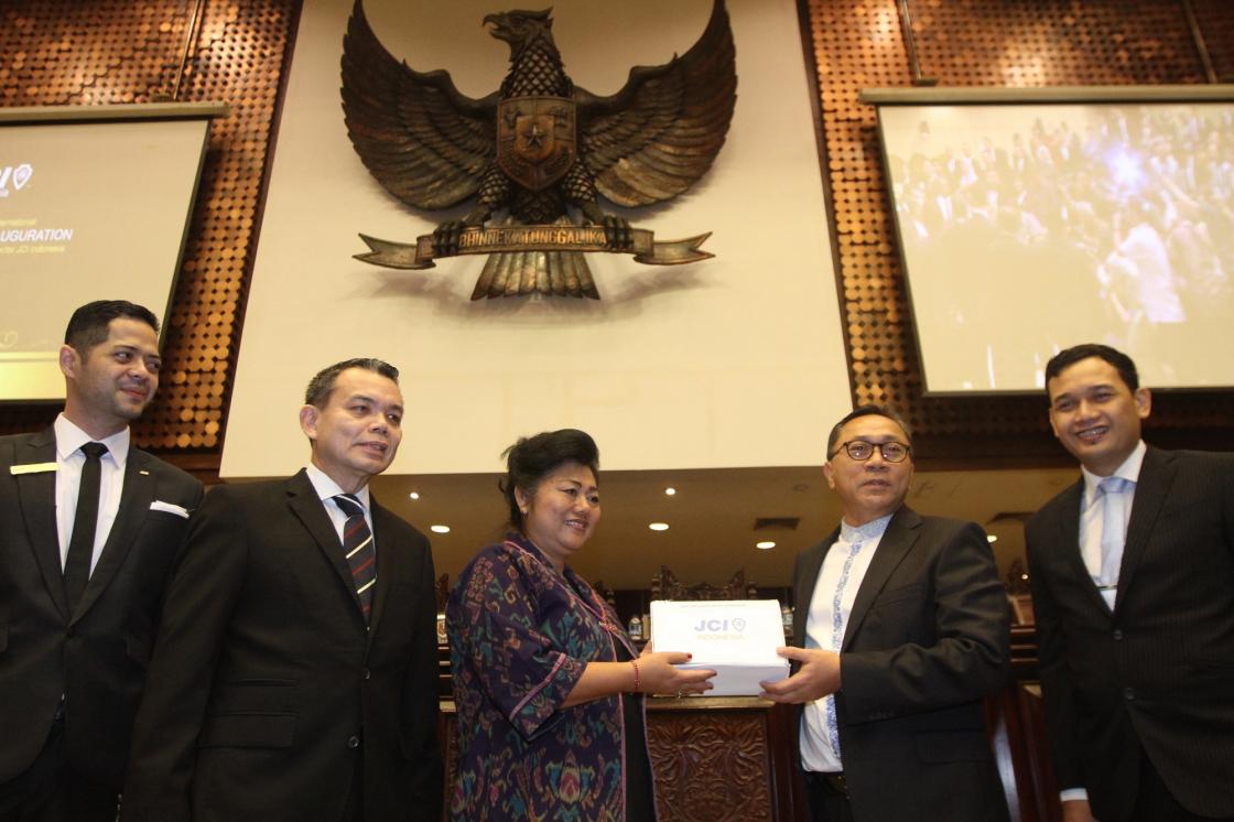 Serahkan Bantuan