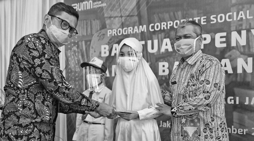 Serahkan Bantuan
