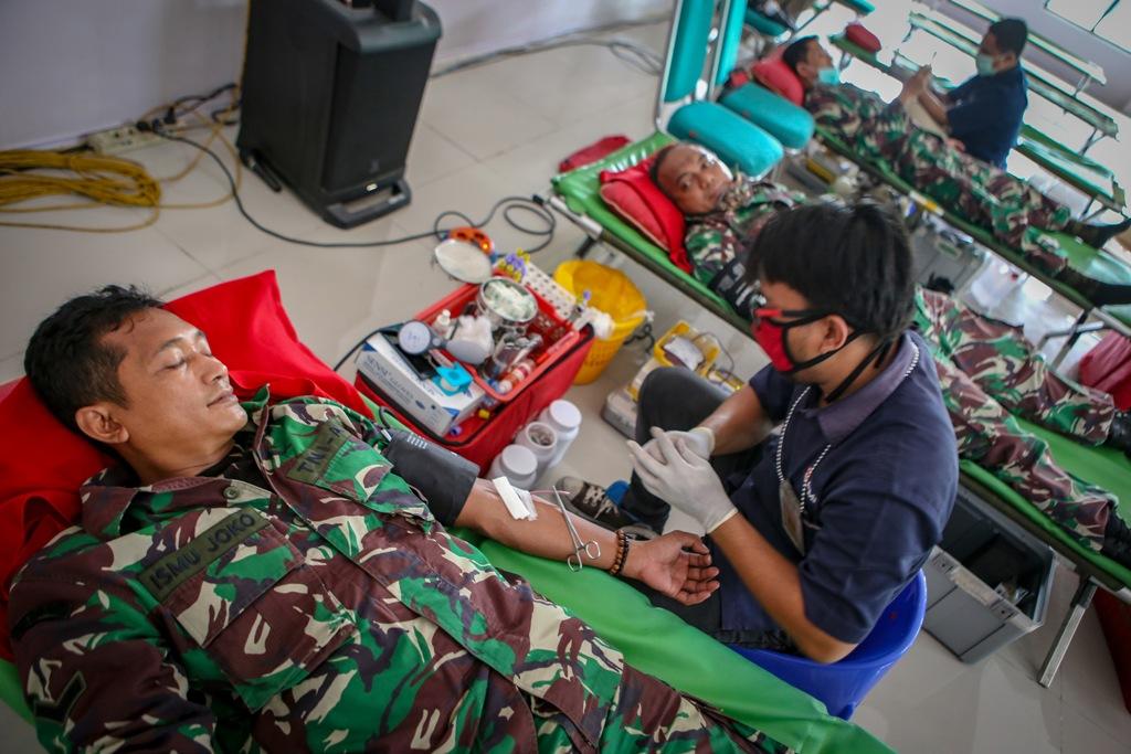 Anggota TNI Donor Darah