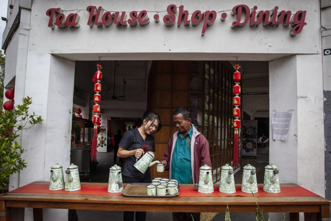 Sajikan Teh Gratis