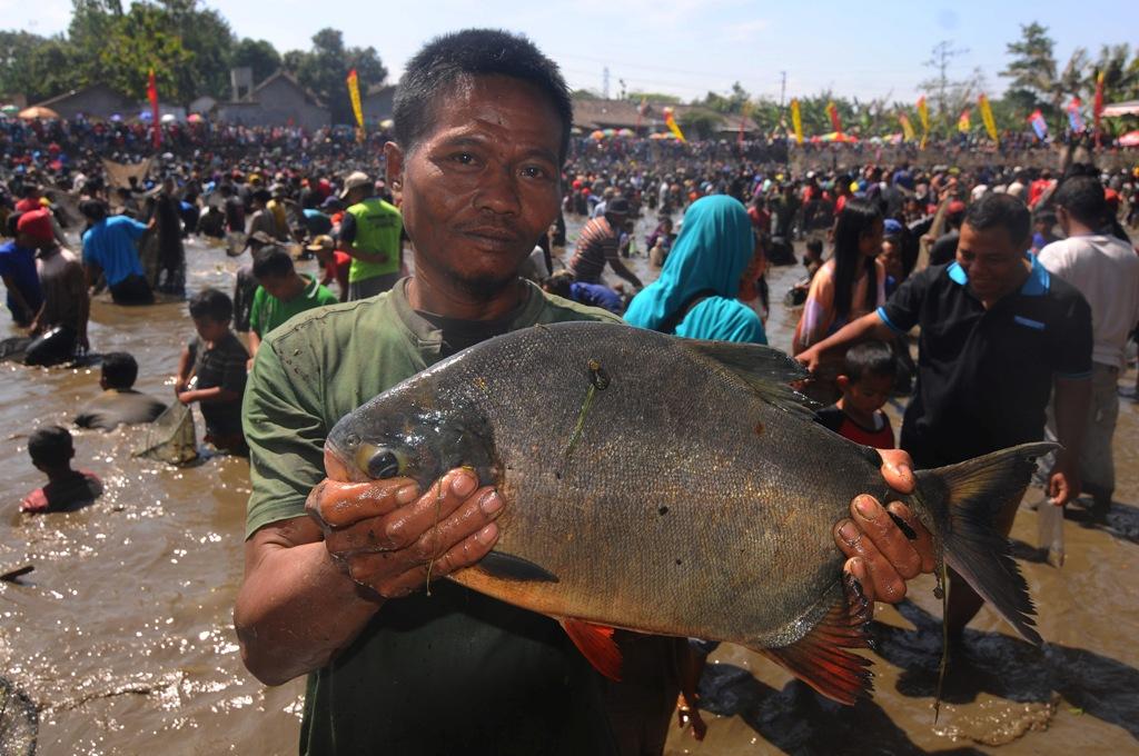 Tradisi Memet Ikan