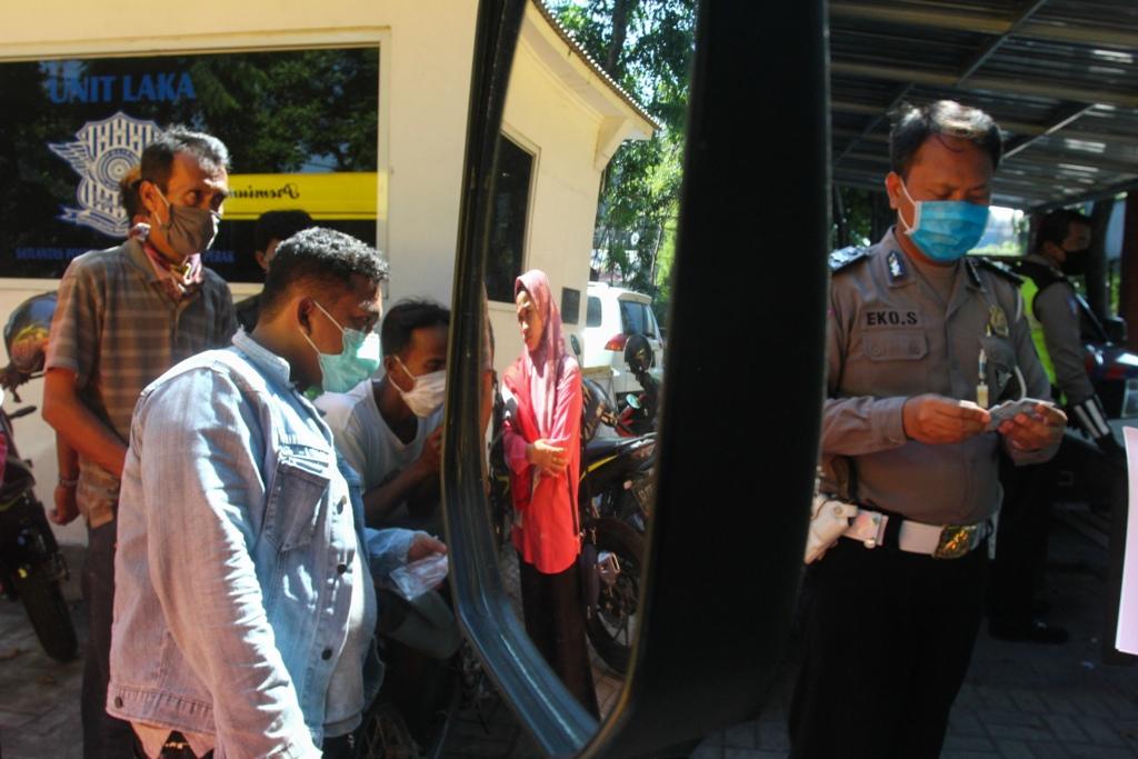 Periksa KTP Pemudik