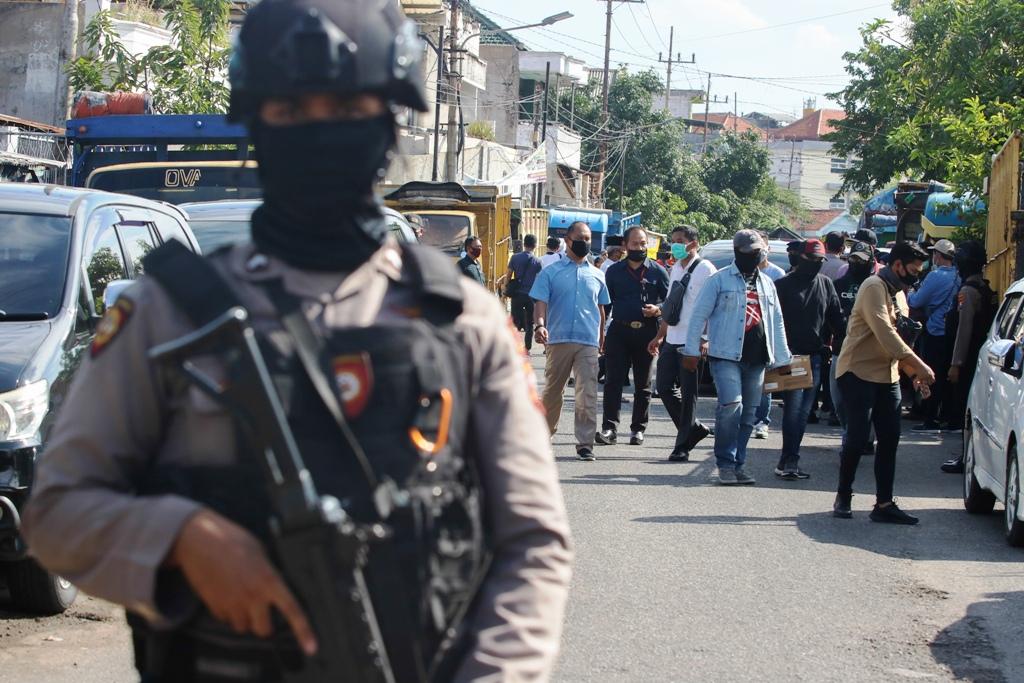 Penggeledahan Gudang