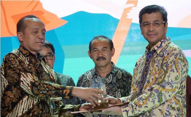 Terima Penghargaan