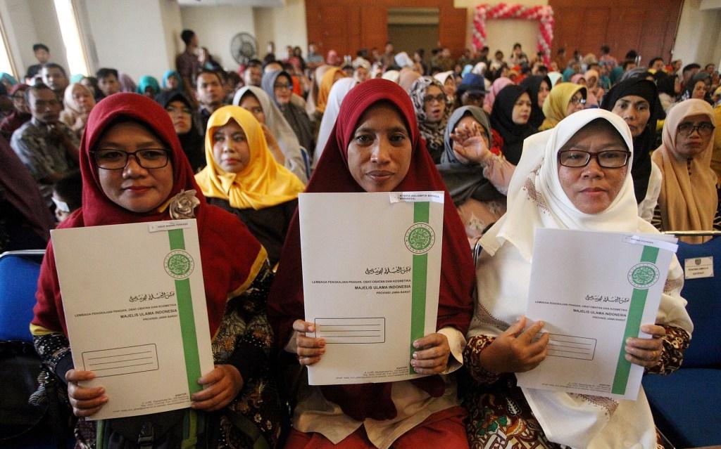 Penyerahan Sertifikat Halal