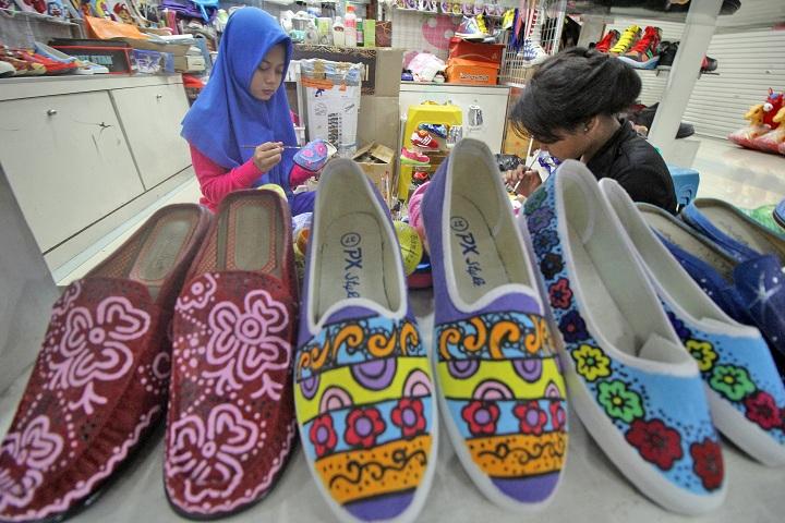 Produksi Sepatu Lukis