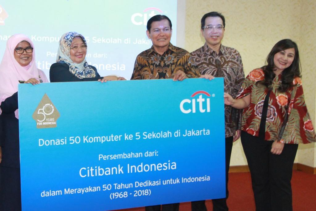 Serahkan Bantuan