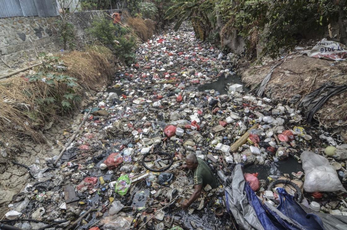 Bersihkan Tumpukan Sampah