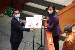 Pandangan Umum -  Fraksi Partai Gerindra DPR RI menyerahan Pandangan Umum terhadap RUU APBN 2021 & Nota Keuangan dibacakan oleh Presiden Joko Widodo