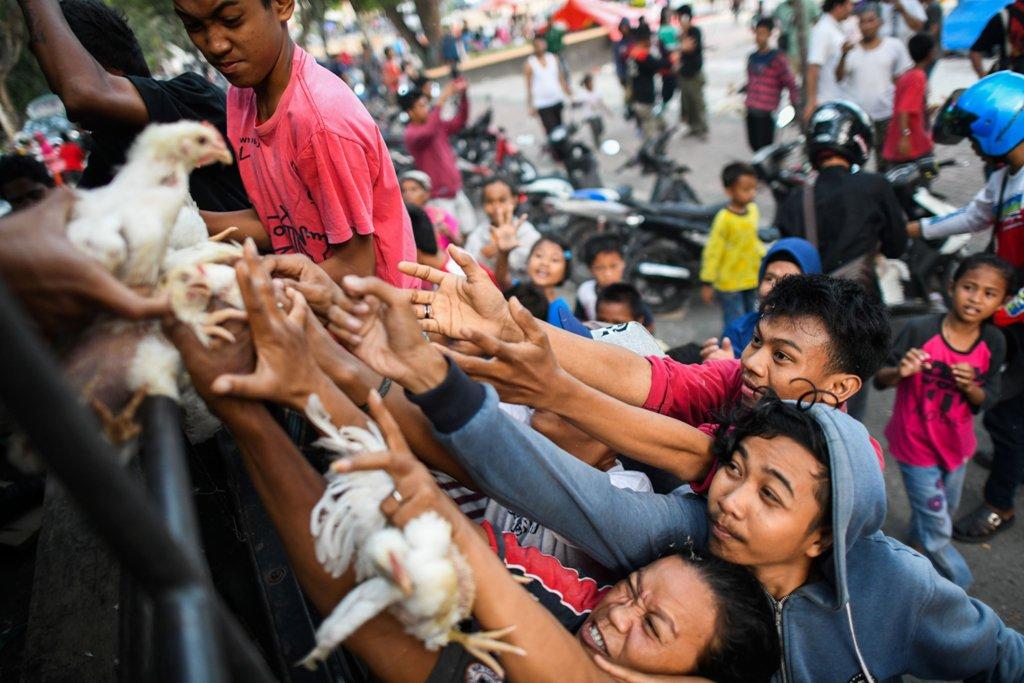 BEREBUT BANTUAN