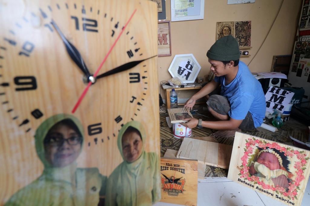 Kerajinan Limbah Kayu