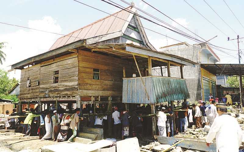 PINDAHKAN RUMAH PANGGUNG