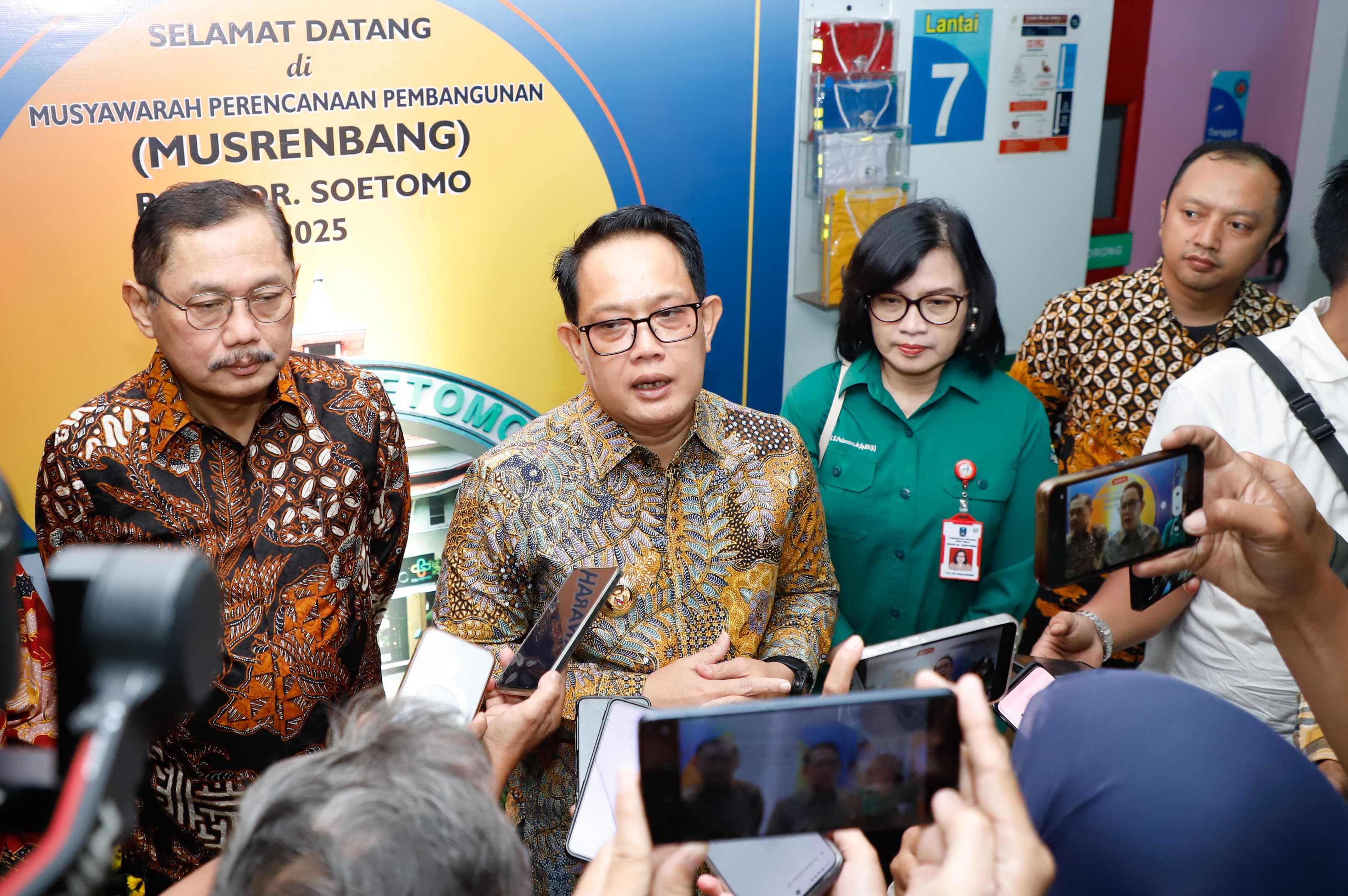 Pj. Gubernur Adhy Dorong RSUD Dr. Soetomo dapat Menarik Masyarakat yang Gemar Berobat ke Luar Negeri