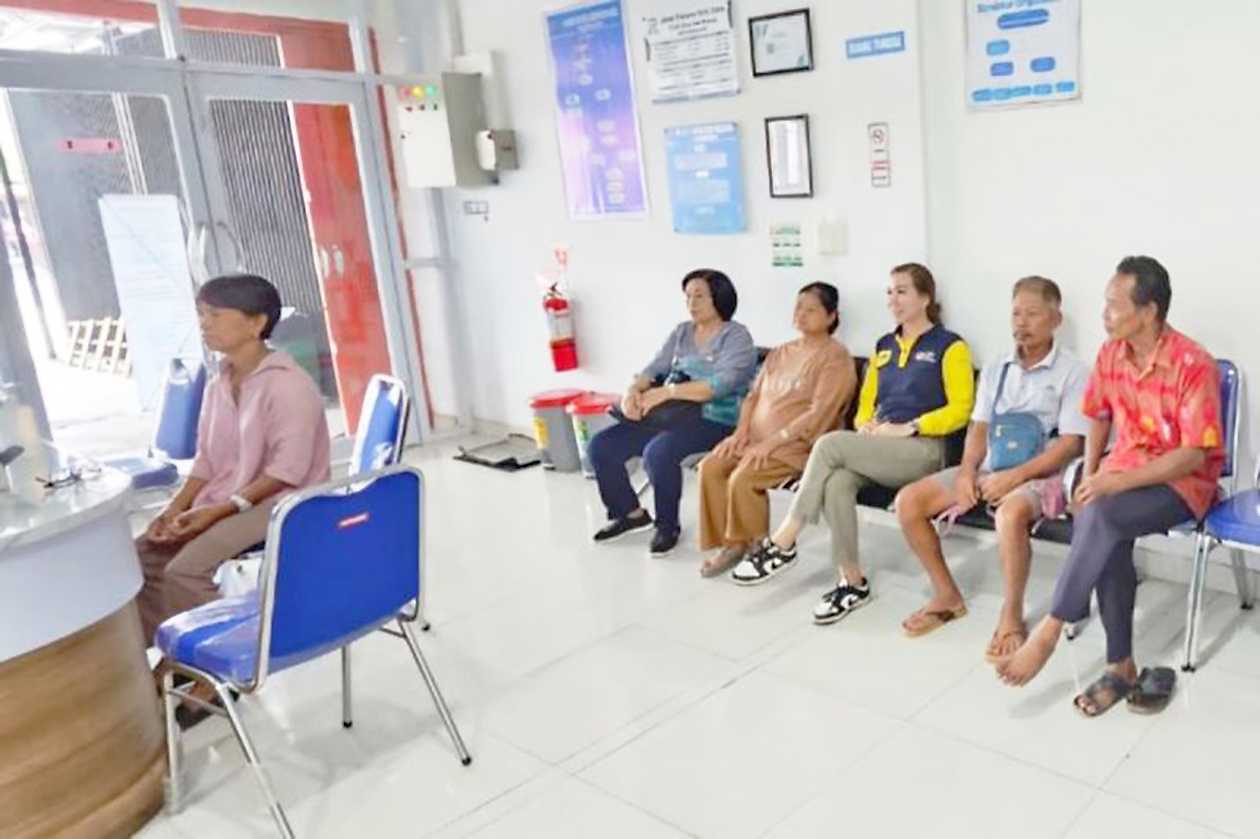 PMI Gunung Mas Fasilitasi Operasi Katarak Gratis untuk Warga