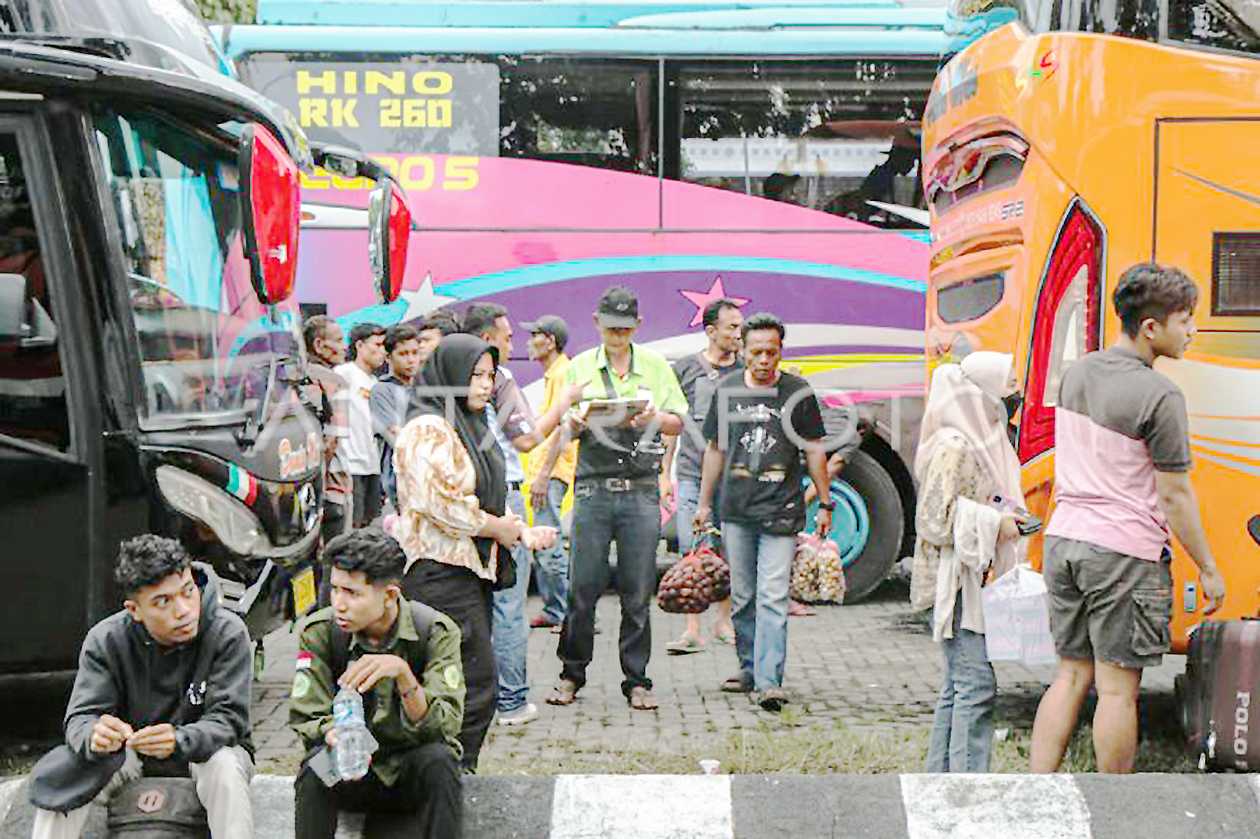 Polresta Mataram Beri Atensi Keamanan Pemudik di Terminal Mandalika