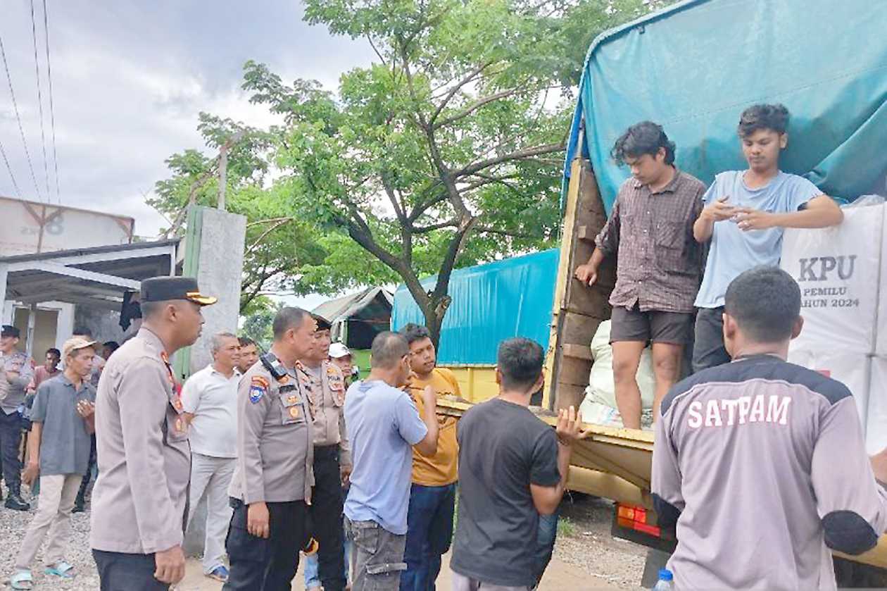 Polresta Padang Kawal Penyaluran Logistik Pemilu