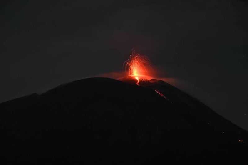 Pos Pengamatan Sebut Terjadi 348 Kali Gempa Hembusan di Puncak Gunung Ile Lewotolok