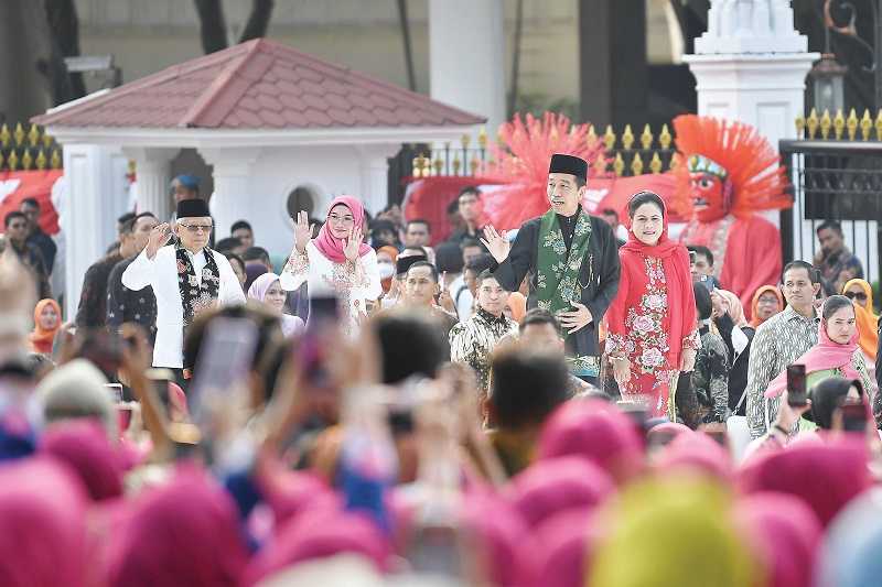 PRESIDEN HADIRI ISTANA BERKEBAYA