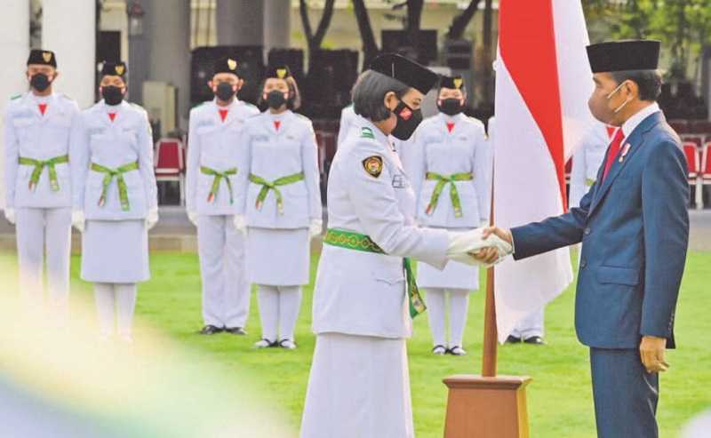 PRESIDEN KUKUHKAN ANGGOTA PASKIBRAKA