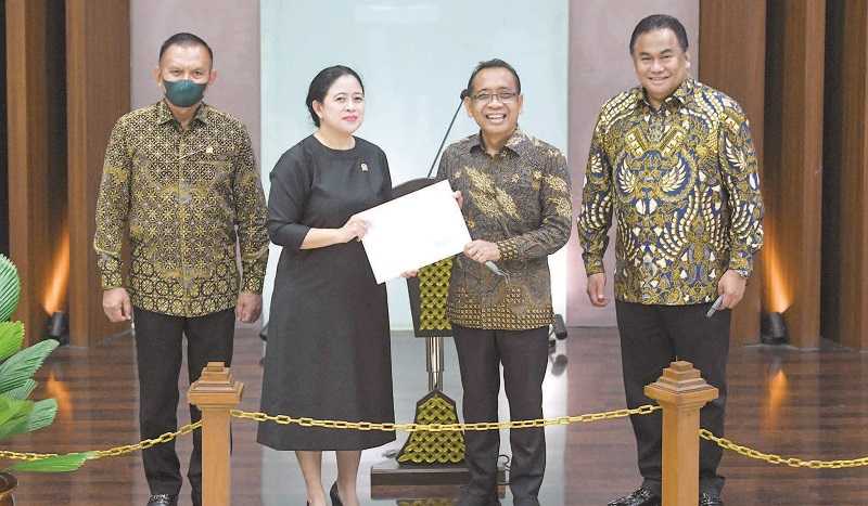 PRESIDEN TUNJUK KSAL LAKSAMANA YUDO MARGONO JADI PANGLIMA TNI
