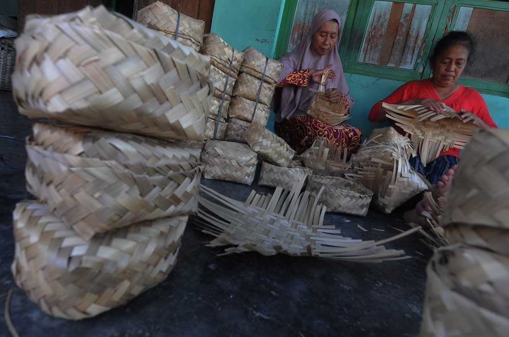 Produksi Kerajinan Besek