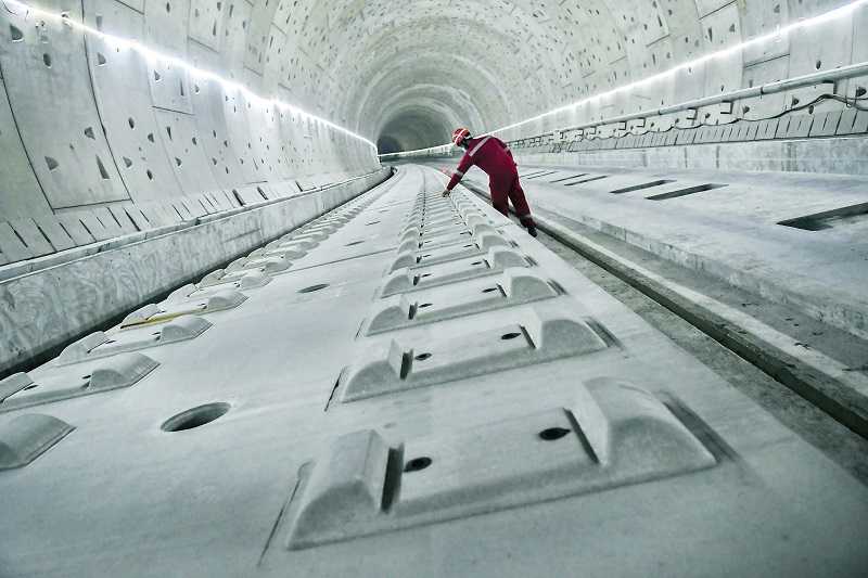 PROYEK "TUNNEL" SATU HALIM