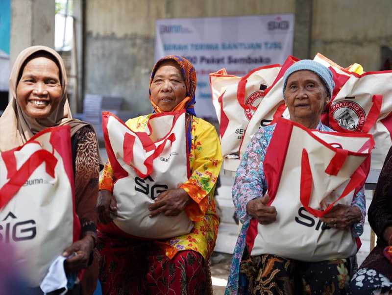 Ramadan Berbagi, SIG Salurkan 33.000 Paket Sembako di Jatim, Jateng dan Sulsel