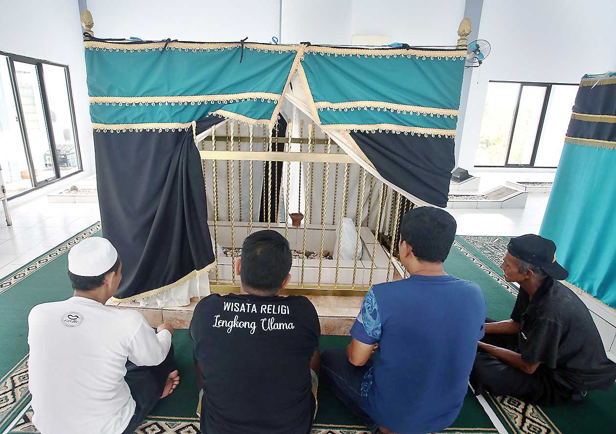 Ramai Dikunjungi Peziarah