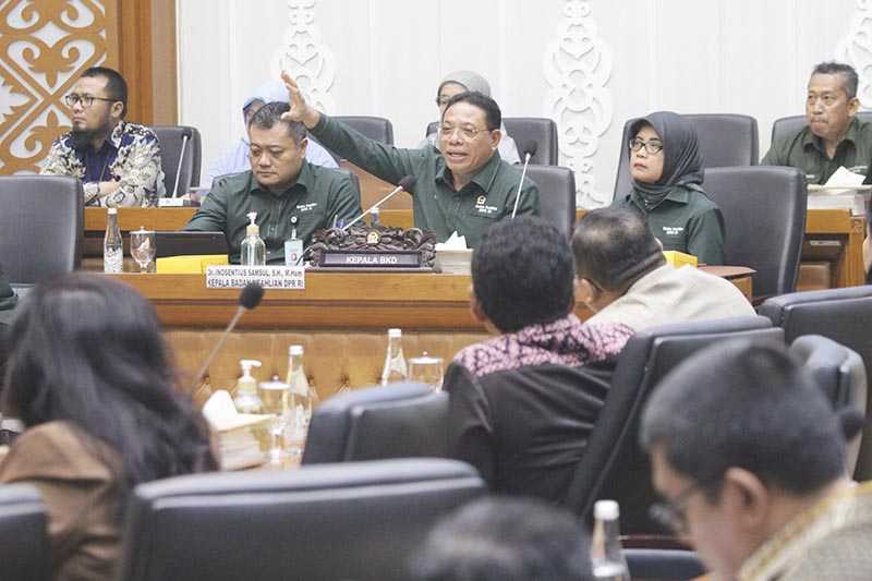 Rapat Pleno BK dan Baleg DPR