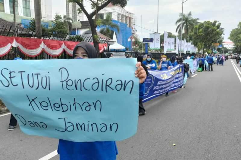 Ratusan Pemegang Polis Bumiputera Sampaikan Somasi Massal ke OJK