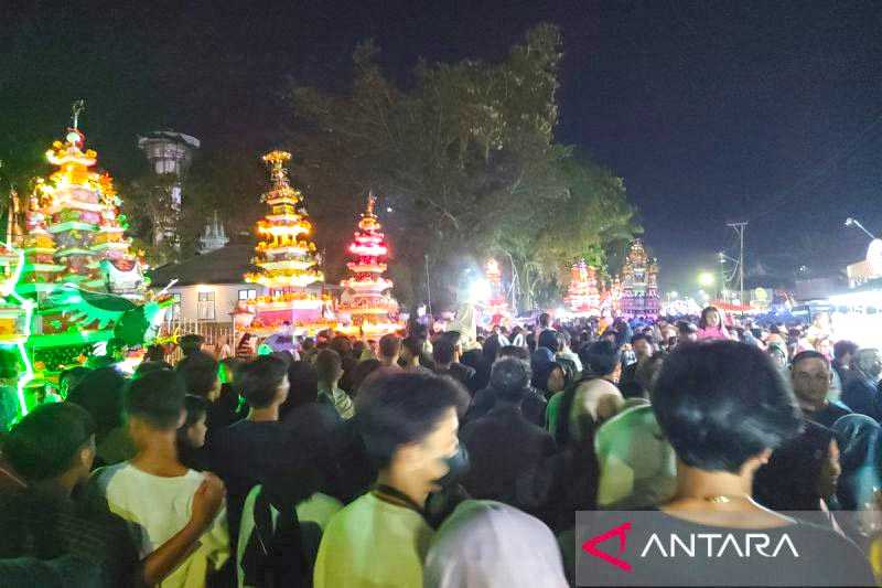Ribuan Masyarakat Ramaikan Acara Tabut Besanding