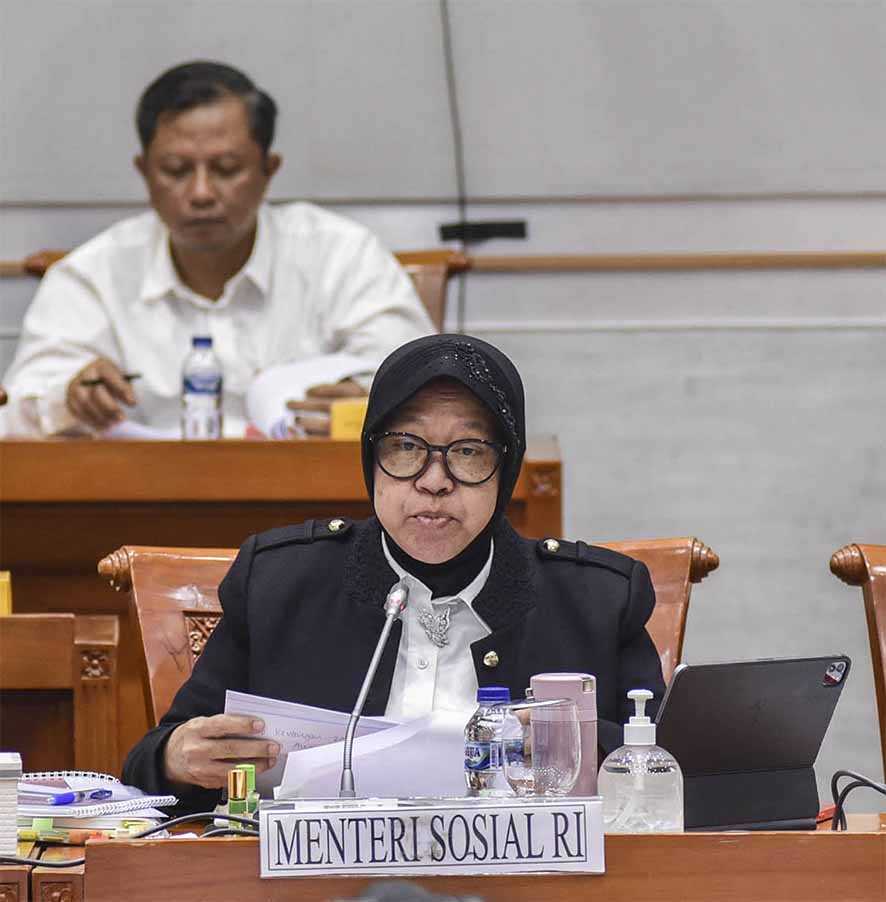 Risma Ajak Dialog Tunawisma agar Mau Tinggal di Rusun Kemensos