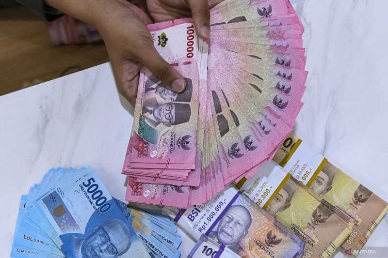 Rupiah Pagi Ini Tergelincir 26 Poin Jadi Rp15.581 per Dollar AS