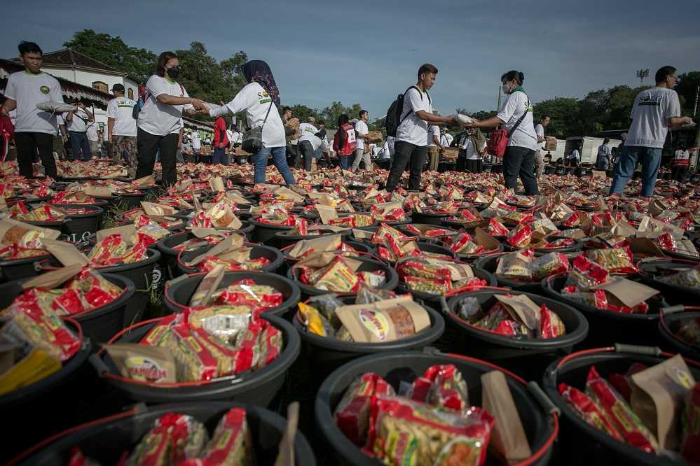 Salurkan Bantuan Sembako