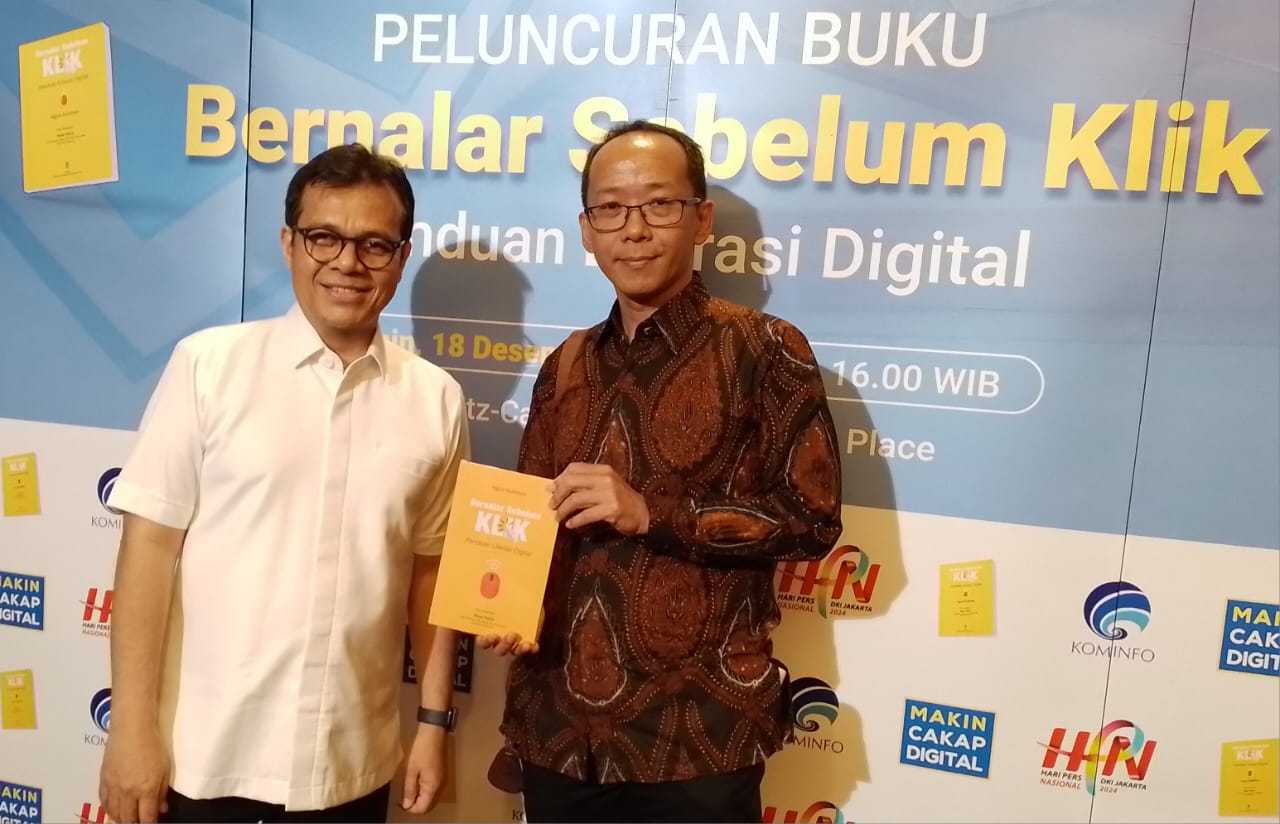 Sambut HPN 2024, Wamenkominfo Nezar Patria Meluncurkan Buku "Bernalar Sebelum Klik"