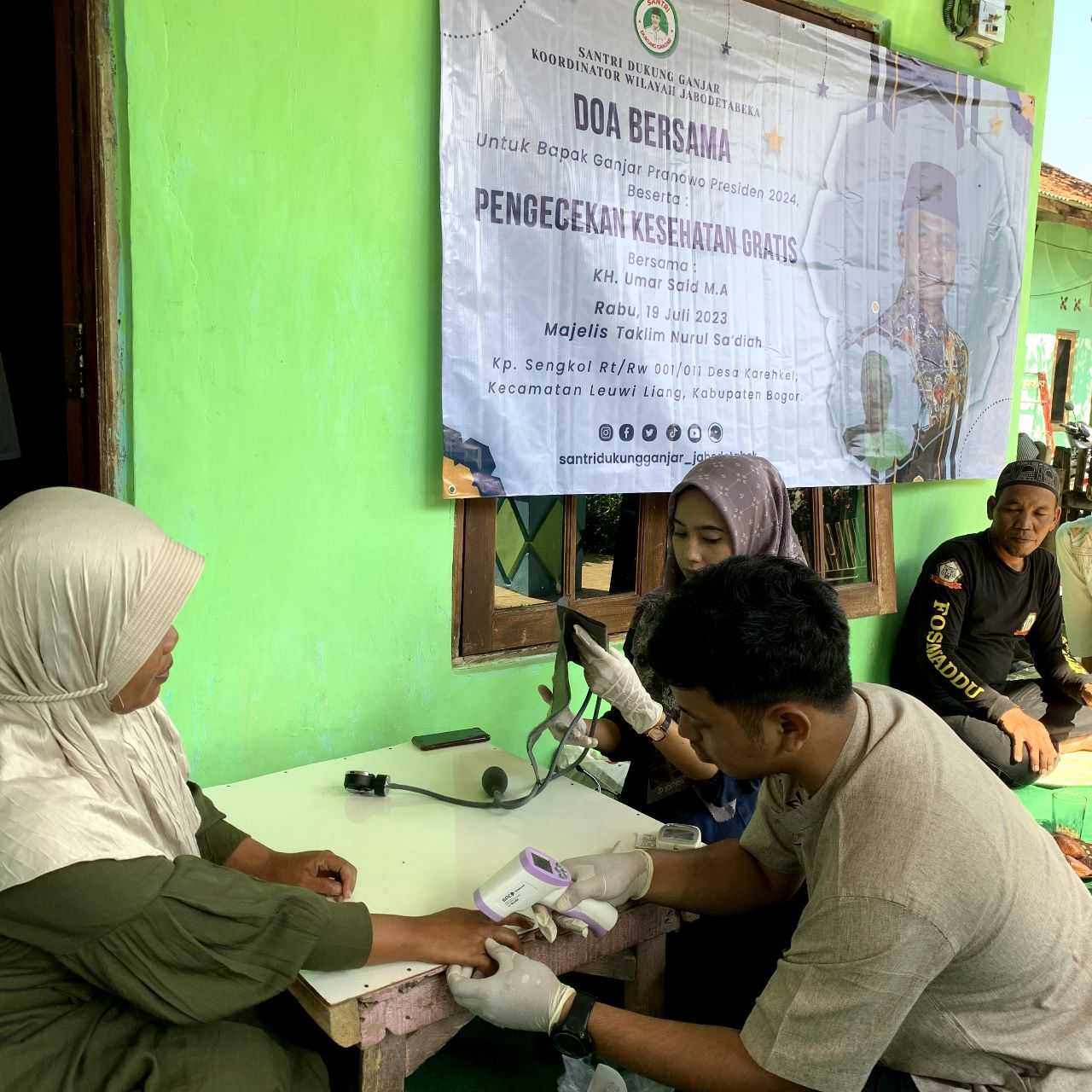 Santri Ganjar Menggelar Kegiatan Pengecekan Kesehatan Gratis