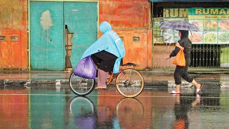 SEJUMLAH KOTA MULAI DIGUYUR HUJAN