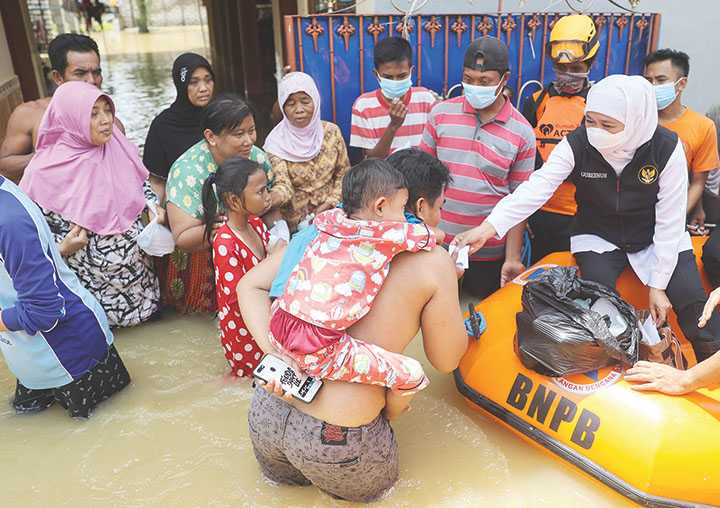 Serahkan Bantuan