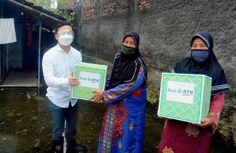 Serahkan Bantuan