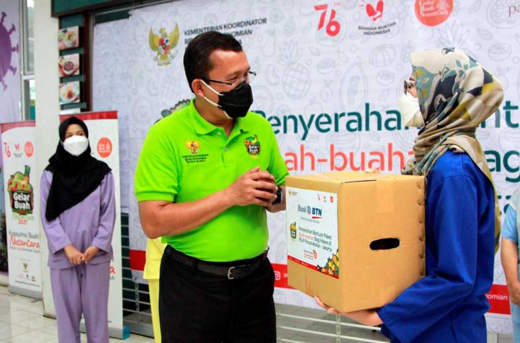 Serahkan Bantuan